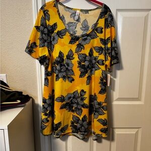 LuLaRoe Yellow and Black Flutter Sleeve Tee